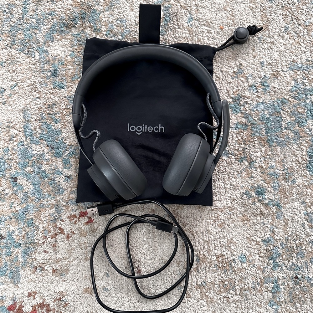 Logitech Zone Wireless Bluetooth Headset w/Wireless Charging headphones